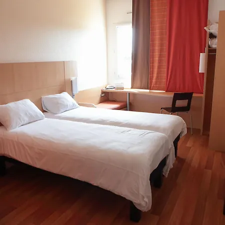 Ibis Pays De Somme Hotel 3*