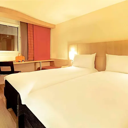 Ibis Pays De Somme Hotel