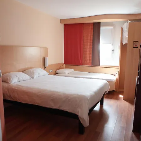 Ibis Pays De Somme Hotel 3*