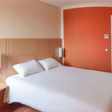 Ibis Pays De Somme Hotel