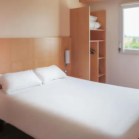 Ibis Pays De Somme Hotel Albert