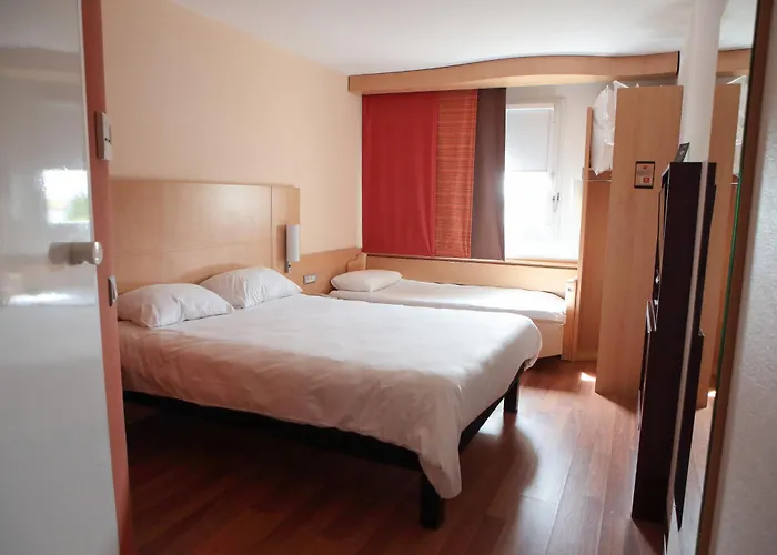 Ibis Pays De Somme Hotel 3*